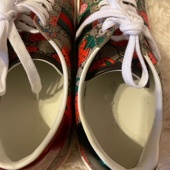 Gucci Ladies Ace GG Gucci Strawberry Print Sneaker - Picture 3 of 6